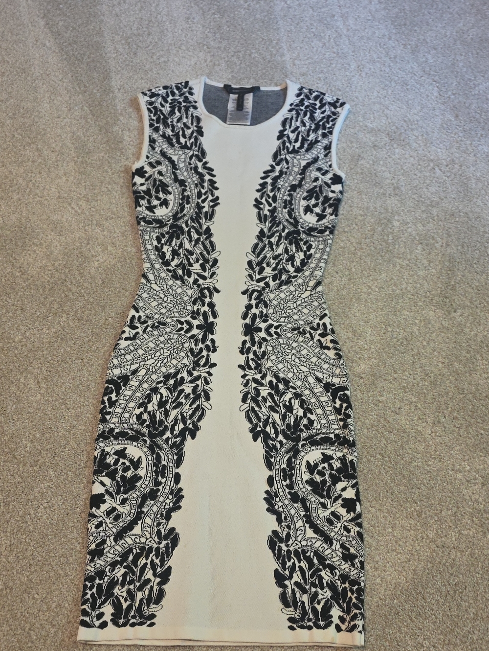 BCBGMaxAzria Black and White Sleeveless Printed Sheath Dress